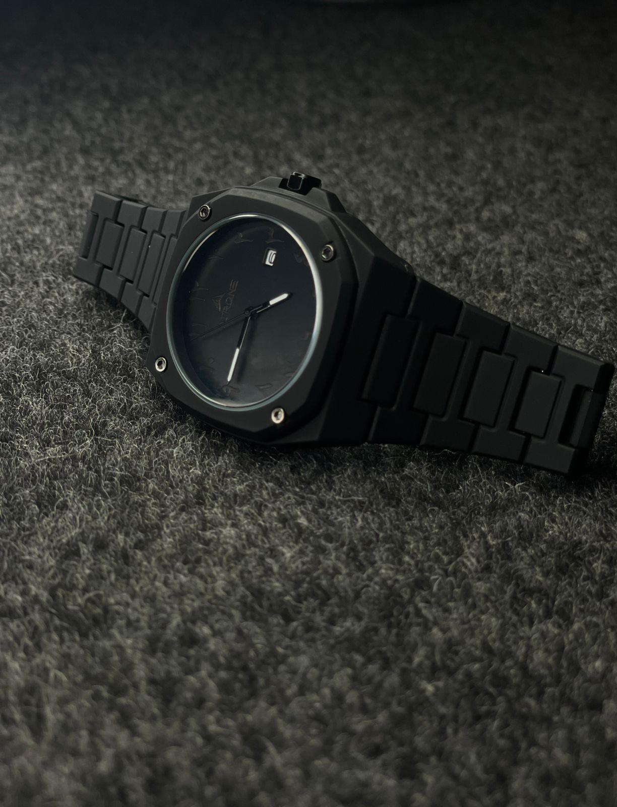AURA DATE WATCH IN FIBER